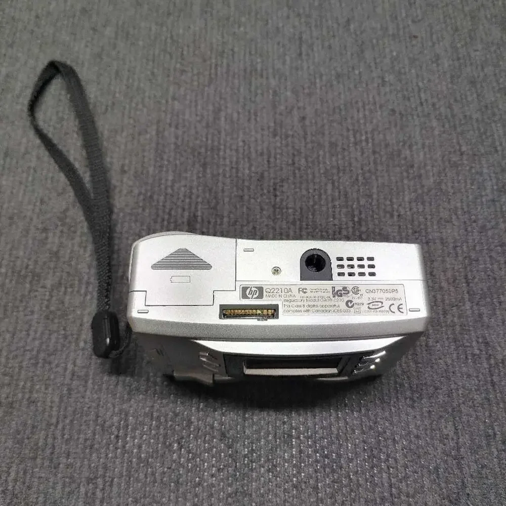 HP Photosmart 735 Digital Camera 3.2MP 15x Zoom Silver For Parts Only